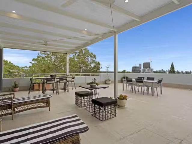 Cozy 2077/1 Ocean Street, Burleigh Heads, QLD 4220 Apartment.