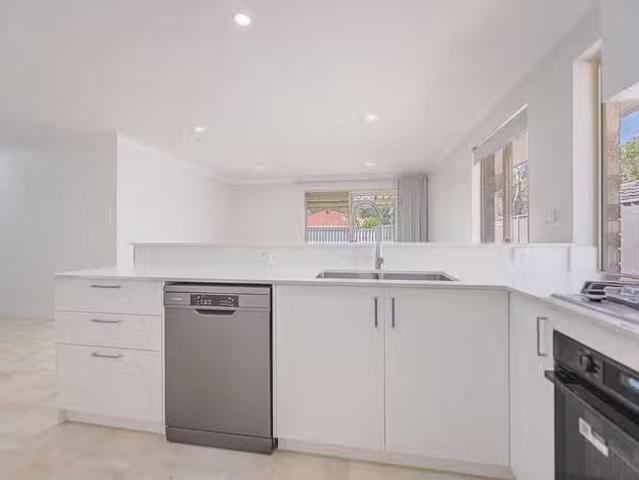 Cozy 20 Chungking Grove, Stratton, WA 6056