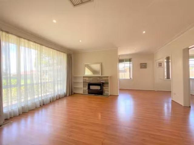 Just in! 20 Green Avenue, Kingsbury VIC 3083