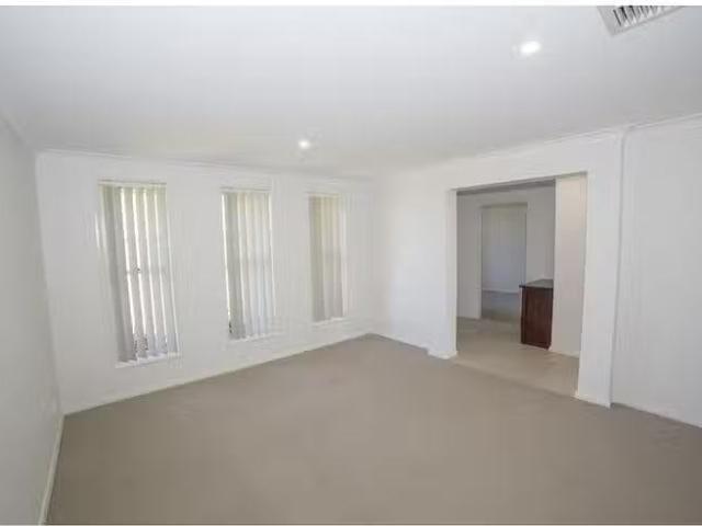 Cozy 20 Hindmarsh Esplanade, Dubbo, NSW 2830