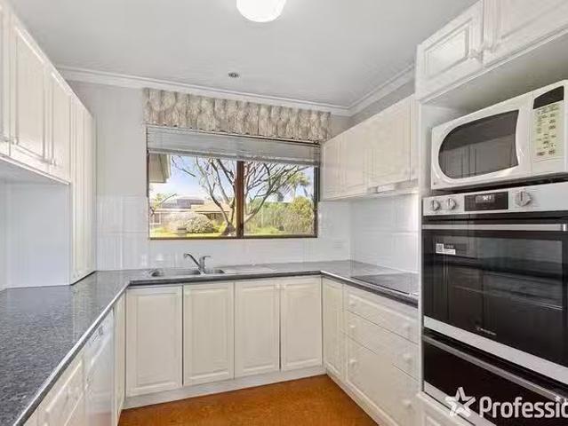 Unique 20 Nolan Way, Bateman, WA 6150