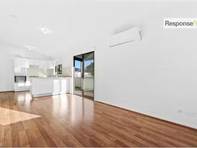 Charming 20a Hobart Street, Riverstone Apartment for rent Lis.