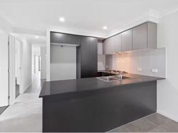 Cheap 2/105 Balgownie Circuit, Heddon Greta Townhouse for rent.