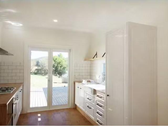 Cheap 2/107 Pine Avenue, ULONG House for rent Listed by Nicol.