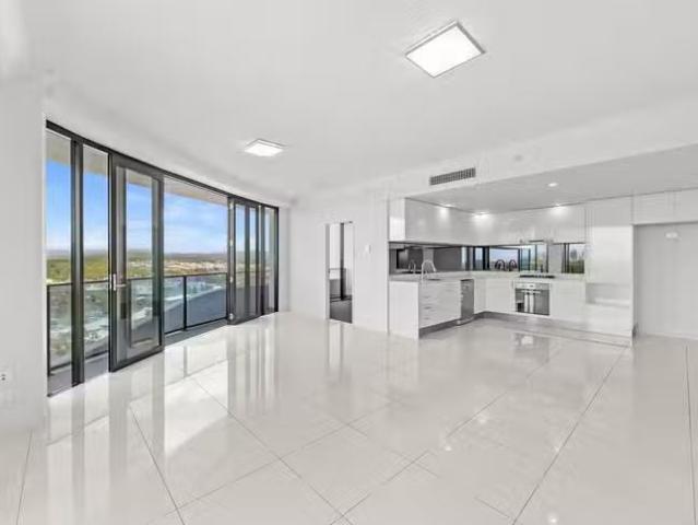 Nice 21006/5 Harbourside Court, Biggera Waters, QLD 4216