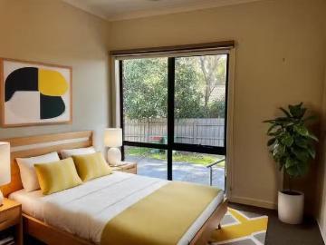 Cozy 2/10 Cameron Road, Croydon, VIC 3136