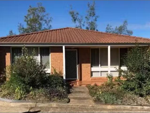 Charming 2/10 Clydesdale Drive, BLAIRMOUNT House for rent Lis.