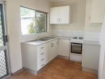 Nice 2/10 Deshon Street, Whitfield, QLD 4870