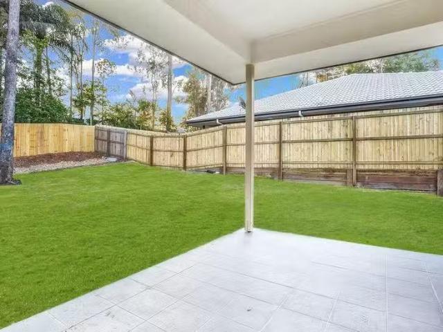 Just in! 2/10 Knightsbridge Drive, Chuwar, QLD 4306
