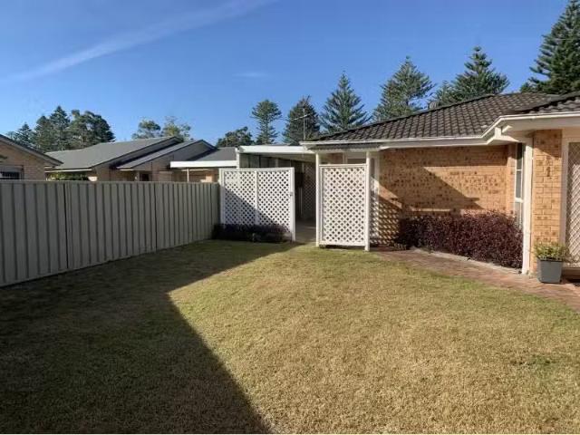 New 2/10 Monash Close, TANILBA BAY Townhouse for rent Listed.