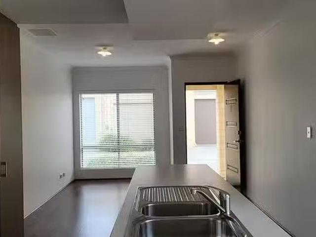 For Rent! 2/10 Pine Court, Kelmscott, WA 6111