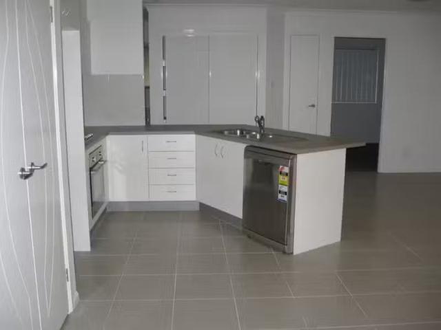 For Rent! 2/114 Beach Street, CLEVELAND, QLD 4163 House for.