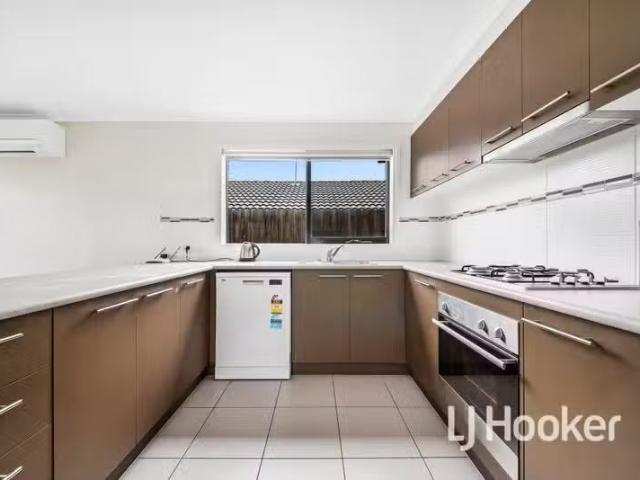 Unique 21/107 Army Road, Pakenham VIC 3810