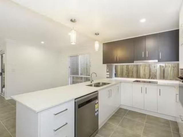 Deal! 2/11 Beelbee Street, Harristown, QLD 4350