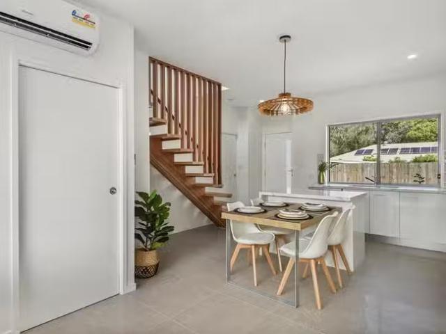 Nice 2/11 Kenewin Avenue, Maroochydore, QLD 4558
