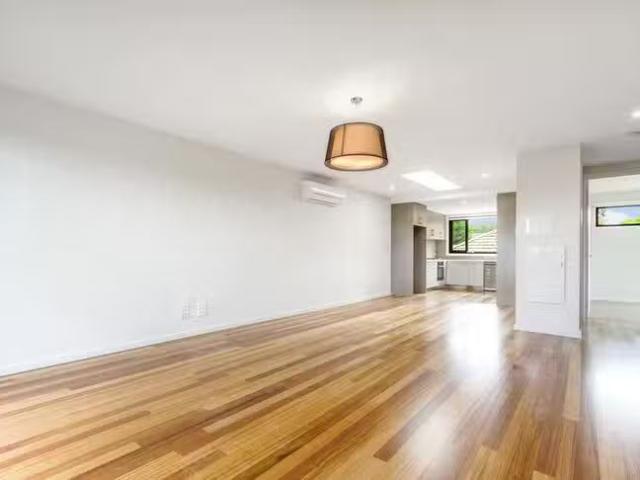 Just in! 2/146 Thames Street, Box Hill North, VIC 3129