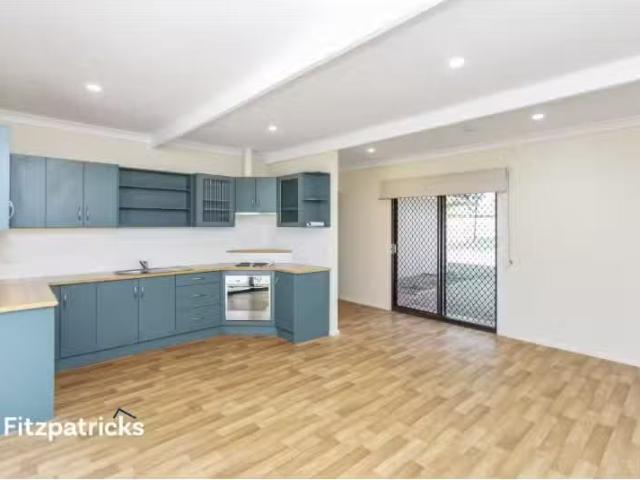 Nice 2/147 Fernleigh Road, Glenfield Park Apartment for rent.