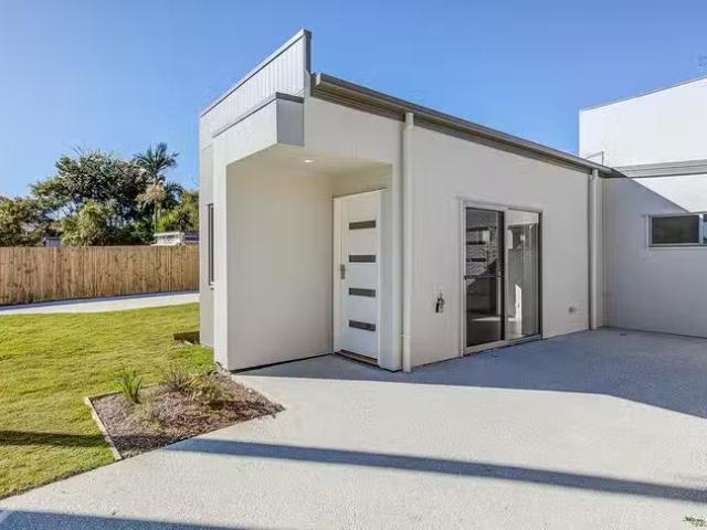 Rental! 2/147B South Station Road, Silkstone, QLD 4304