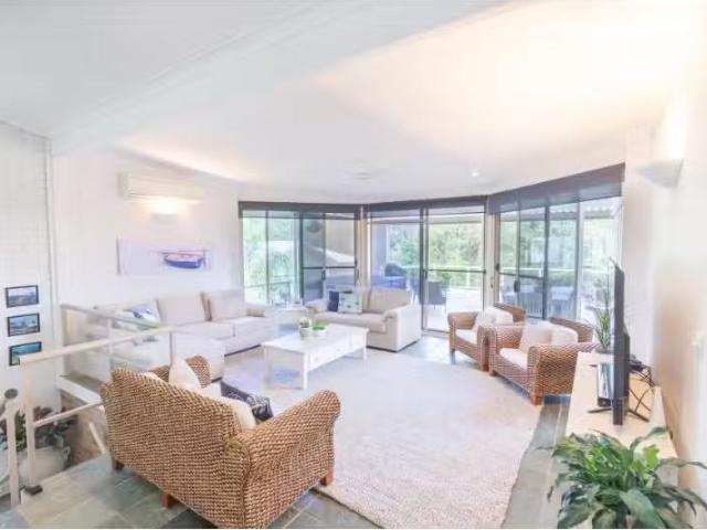 Rental! 2/153 Sandy Point Road, Corlette Townhouse for rent L.