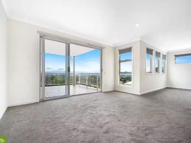 Unique 2/15 Emerson Road, Dapto Townhouse for rent Listed by.