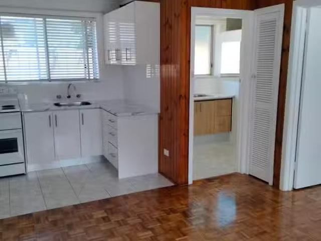 Cozy 2/15 Hampton Parade, West Footscray VIC 3012