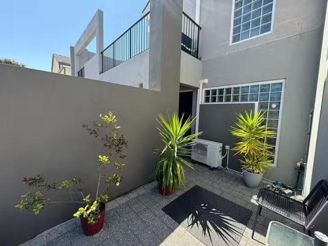 Just in! 2/16 Cottage Street, Mandurah, WA 6210