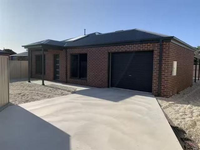 Cheap 2/16 Paterson Street, HORSHAM, VIC 3400 Townhouse for.