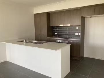Deal! 2/18 Darling Circuit, Plainland, QLD 4341