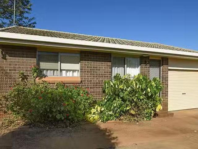 Unique 2/18 Loudon Street, South Toowoomba, QLD 4350