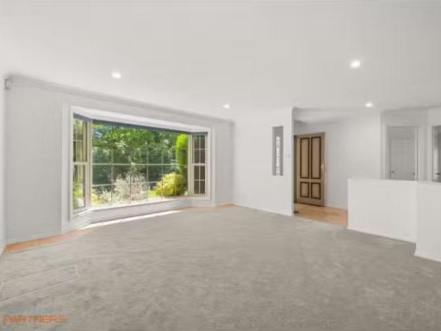Cozy 21 Black Street, Yarralumla House for rent Listed by Ann.