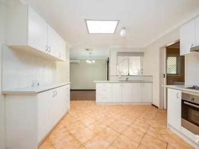 Charming 21 Darley Circle, Bull Creek, WA 6149