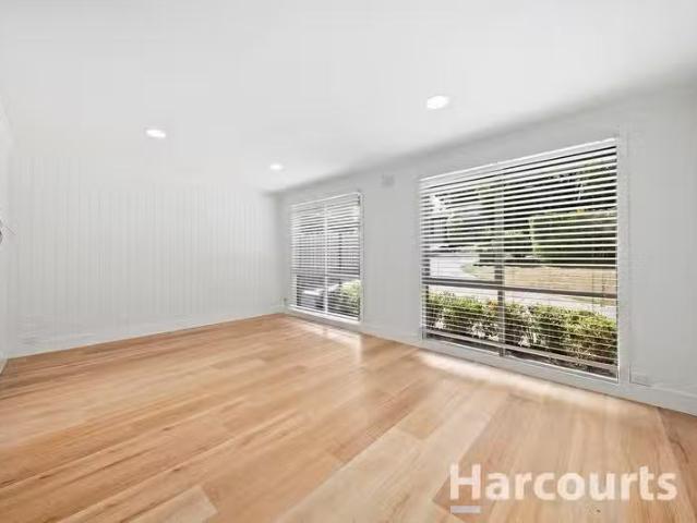 Just in! 21 Maryborough Road, BORONIA, VIC 3155 House for Rent