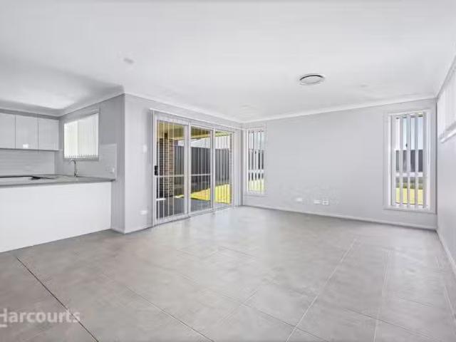 Deal! 21 Mountain Ash Street, CALDERWOOD, NSW 2527 House for.