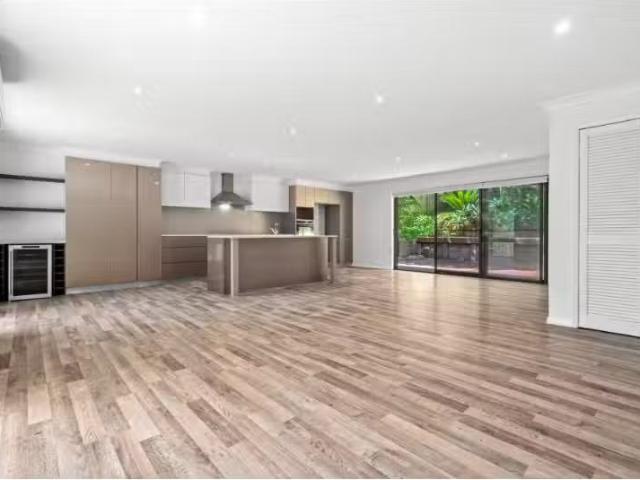 Unique 21 Pinetop Avenue, Narara House for rent Listed by Ann.