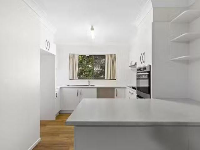 Cozy 2/209 Scarborough Street, Southport, QLD 4215