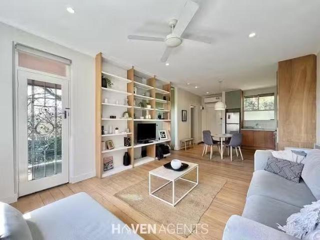 Deal! 2/20 Shirley Grove, St Kilda East, VIC 3183