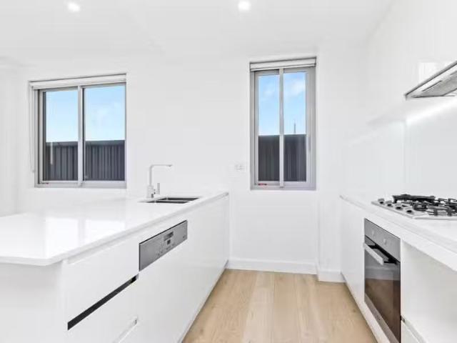 Nice 22/19 Hutchinson Street, ST PETERS Apartment for rent Li.