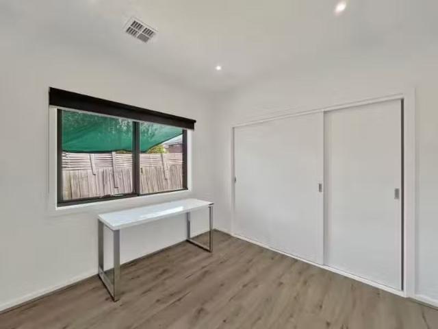 Cozy 2/21 Alexander Ave, Oakleigh East VIC 3166