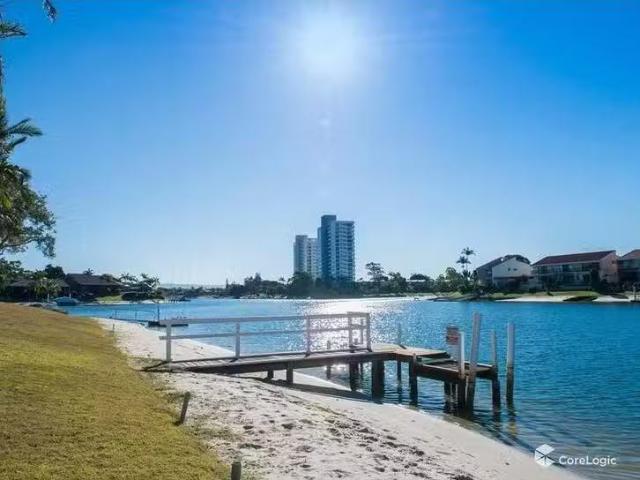 Just in! 2/22 Aquila Court, Mermaid Waters, QLD 4218