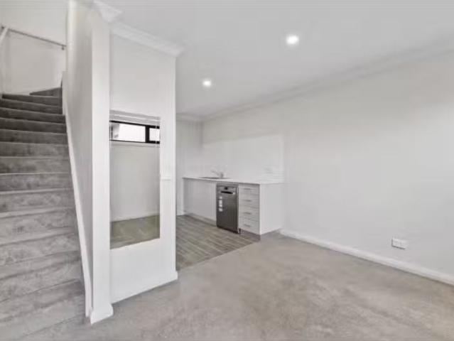 Cheap 22/30 Bon Scott Crescent, Moncrieff Townhouse for rent.
