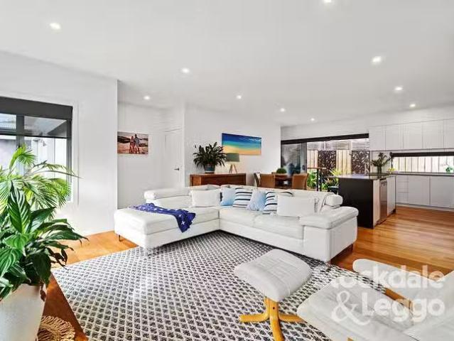 Deal! 2/230 Eastbourne Road, Rosebud, VIC 3939