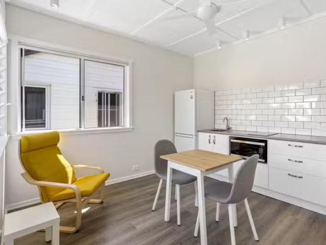 Rental! 2/23 Kate Street, Shorncliffe QLD 4017