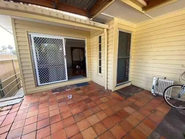 Unique 2/258 Hawken Drive, Saint Lucia, QLD 4067