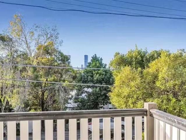 Cozy 2/25 Park Road West, Dutton Park, QLD 4102