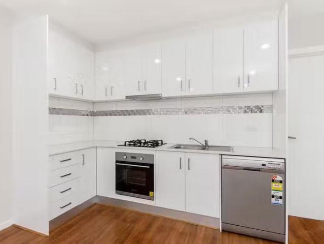 New 2/26 Albert Crescent, St Albans VIC 3021