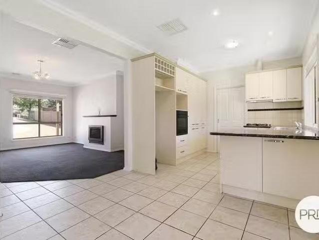 Cozy 2/29 Heppner Court, Thurgoona, NSW 2640