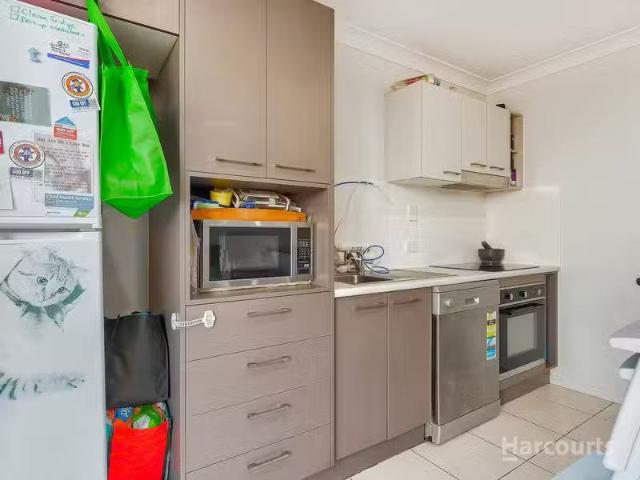 New 2/2 Awoonga Crescent, Morayfield, QLD 4506 Duplex / Semi.
