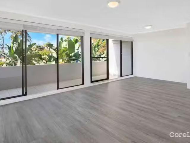 Just in! 2/2 Bannerman Street, Cremorne, NSW 2090 Townhouse.