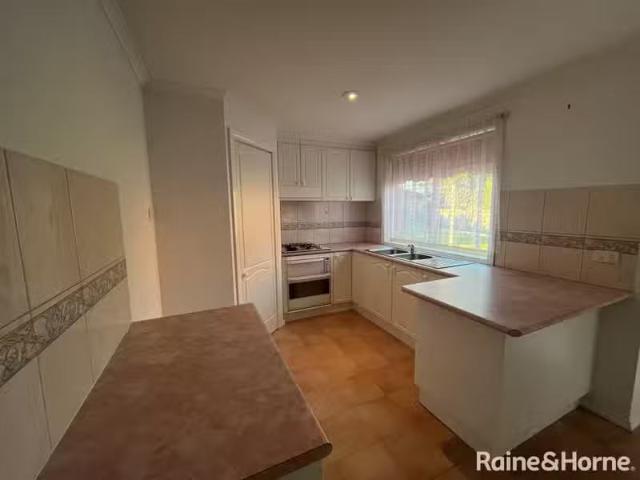 Deal! 22 Billungah Place, Burnside VIC 3023