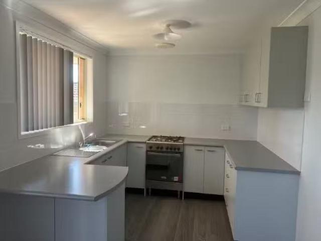 Cheap 22 Jirang Place, GLENMORE PARK House for rent Listed by.